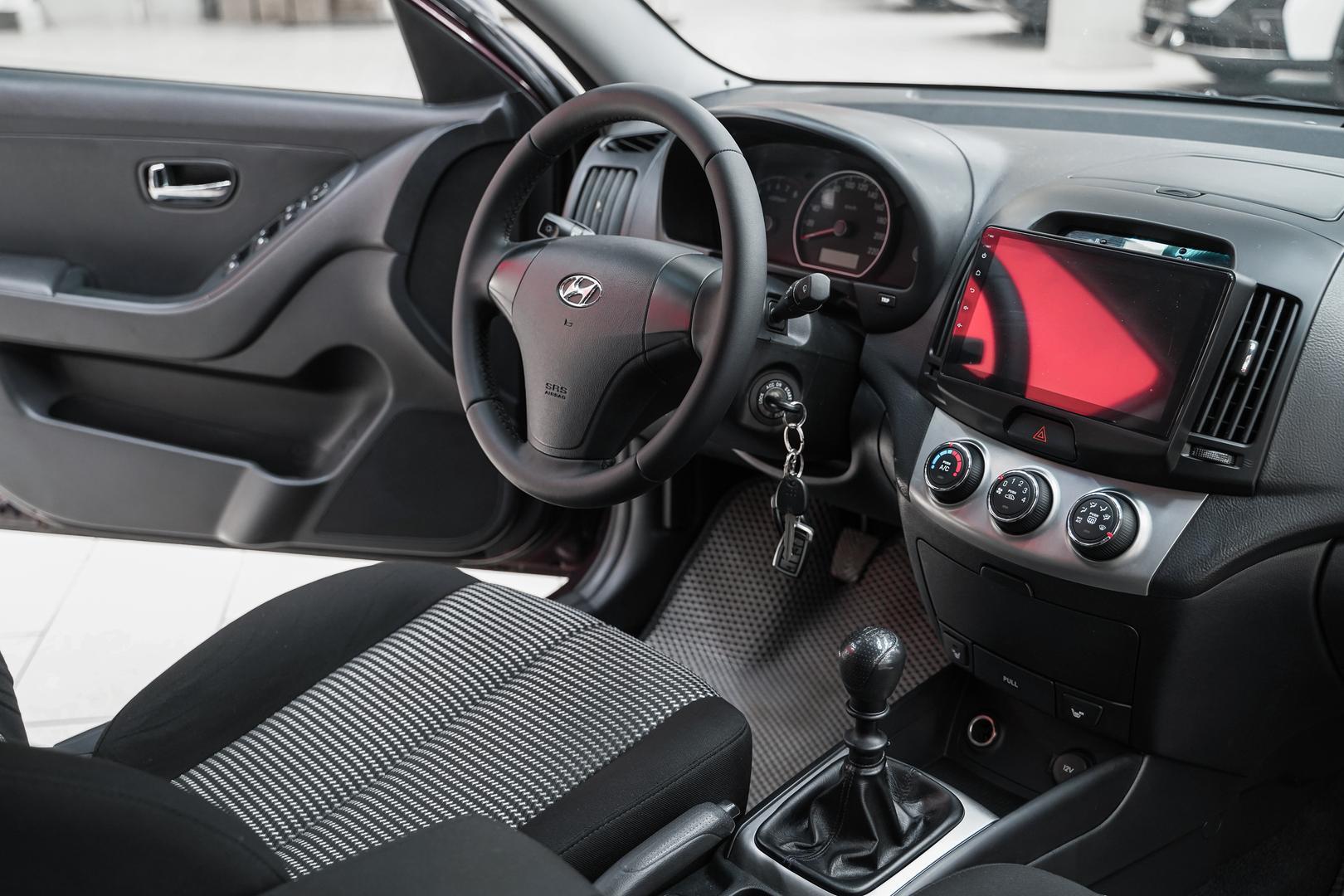 Hyundai Elantra 2010, красный, ДЦ Орехово
