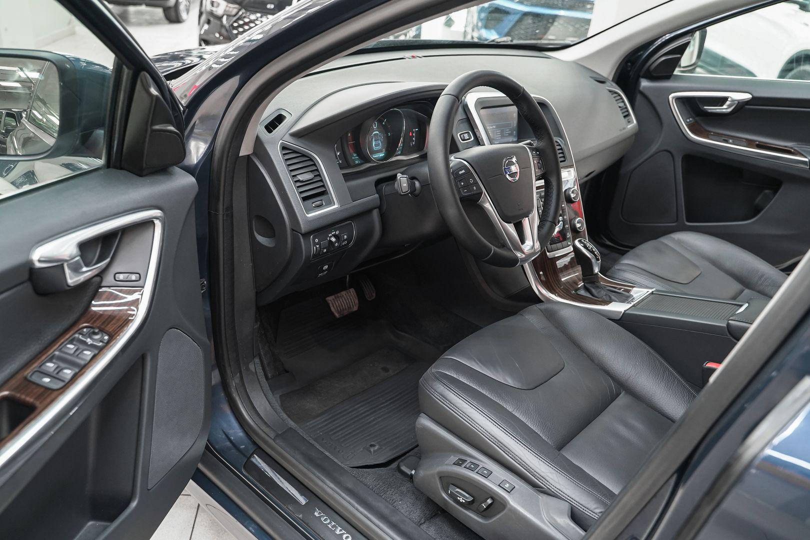 Volvo XC60 2013, синий, ДЦ Орехово