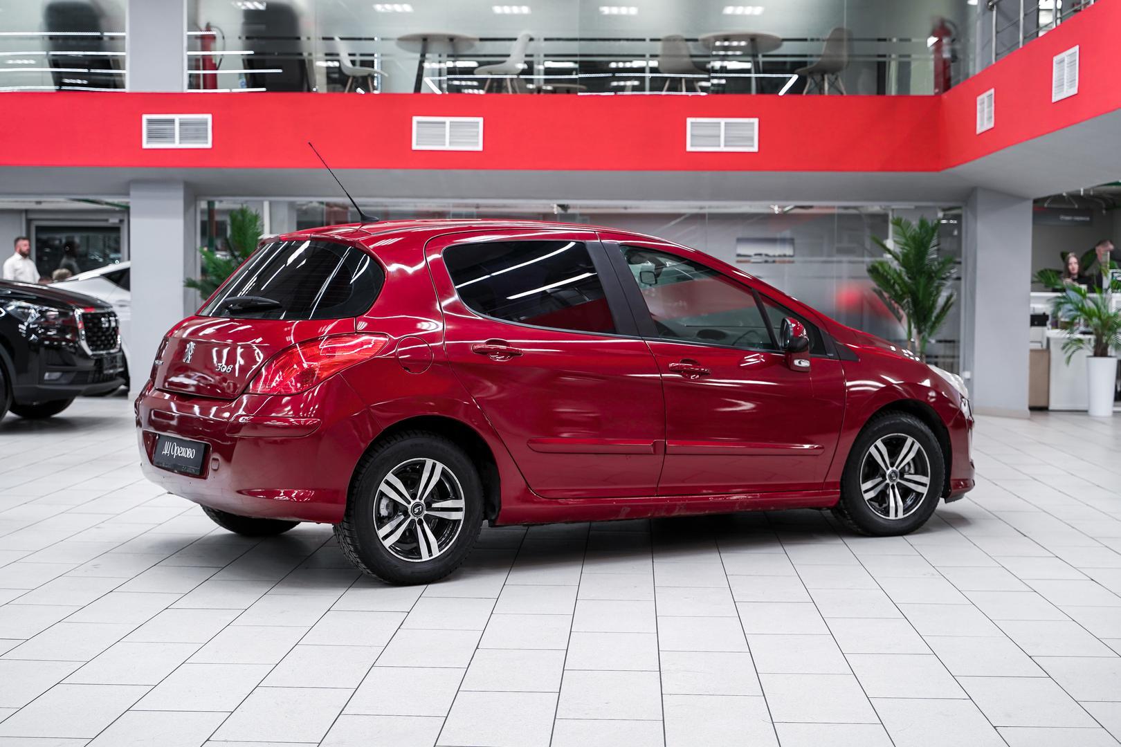 Peugeot 308 2008, красный, ДЦ Орехово