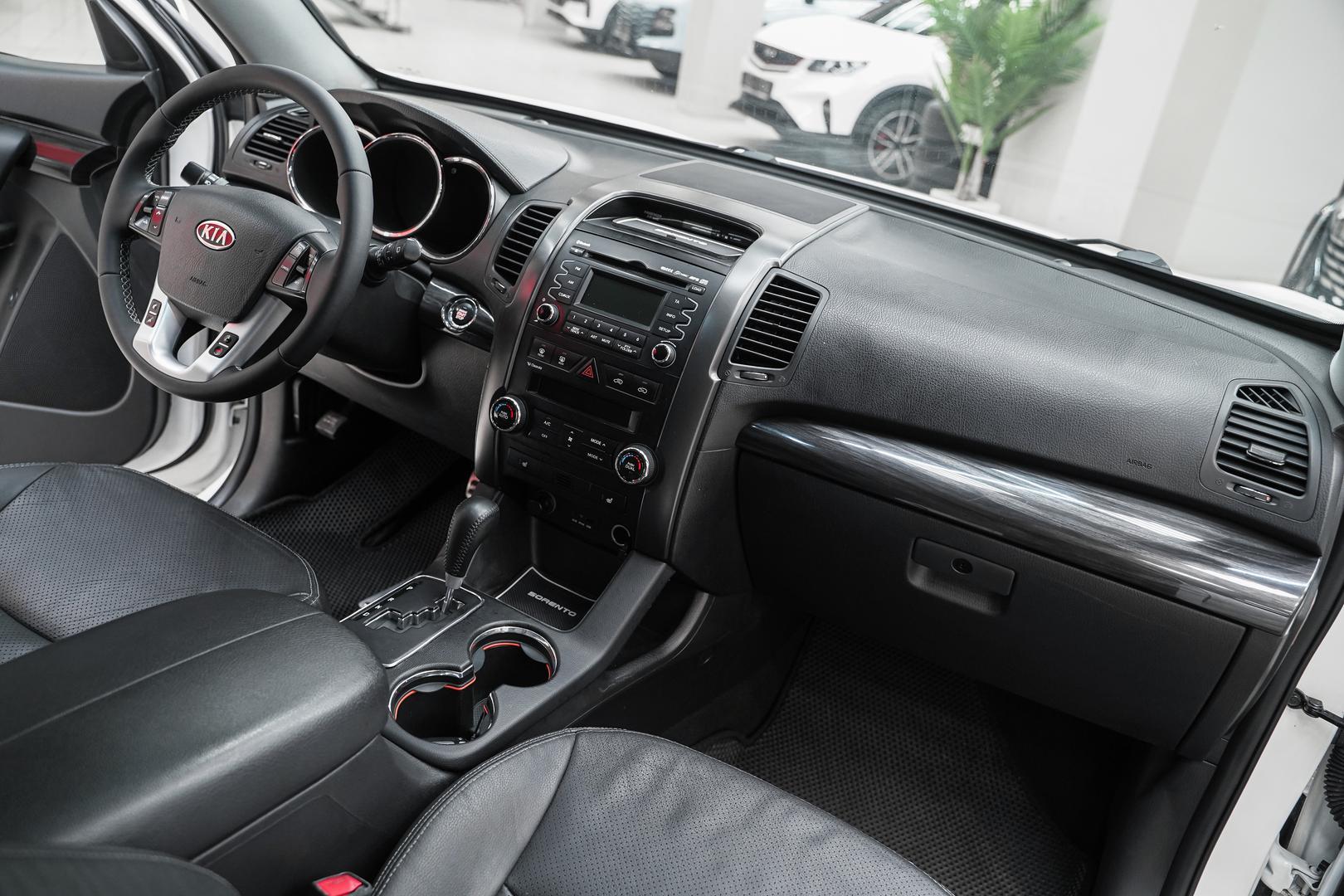 Kia Sorento 2012, белый, ДЦ Орехово