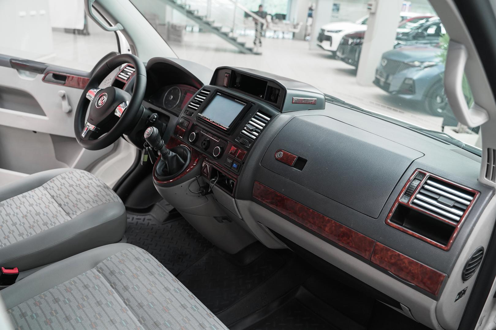 Volkswagen Transporter 2010, белый, ДЦ Орехово