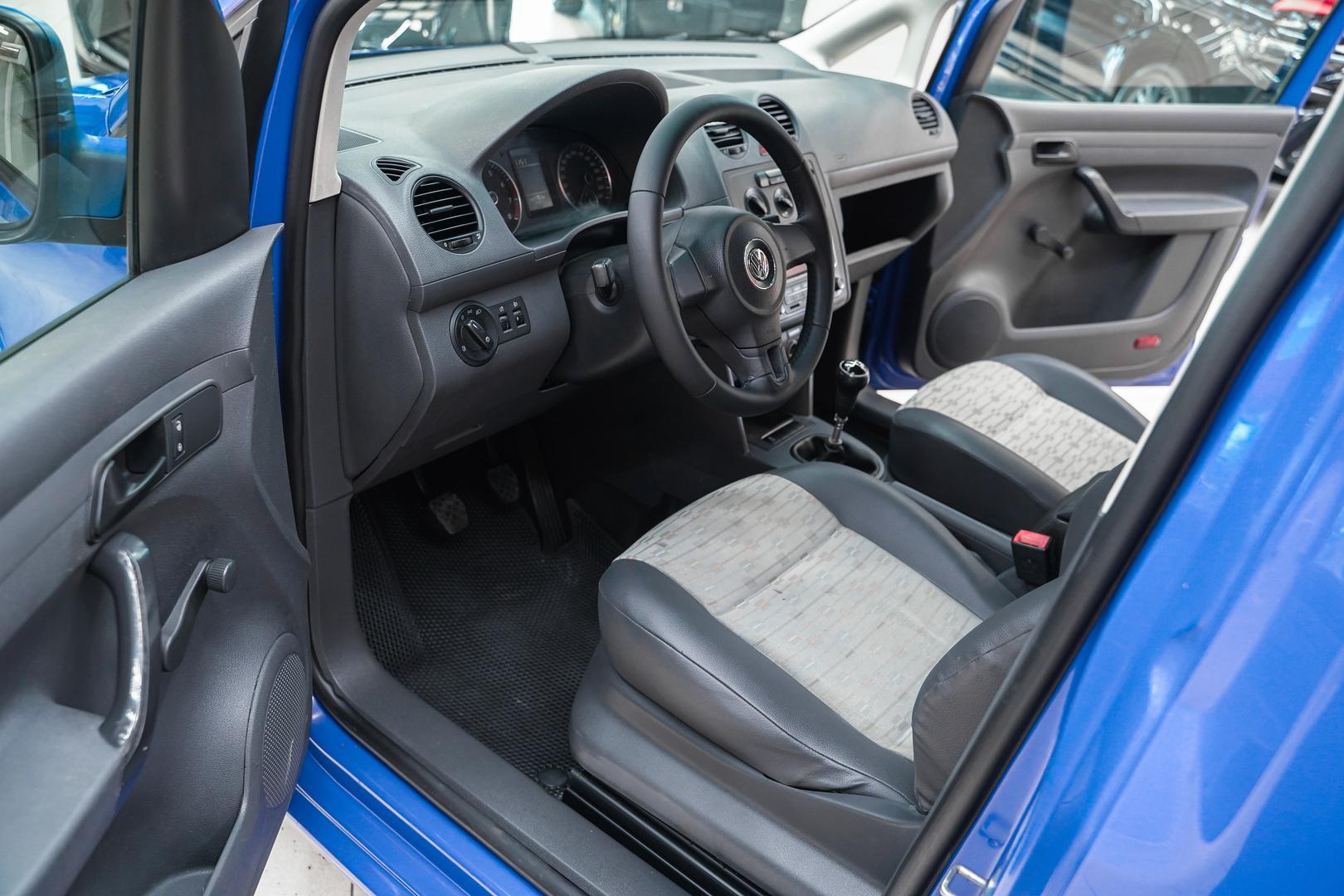 Volkswagen Caddy 2010, синий, ДЦ Орехово