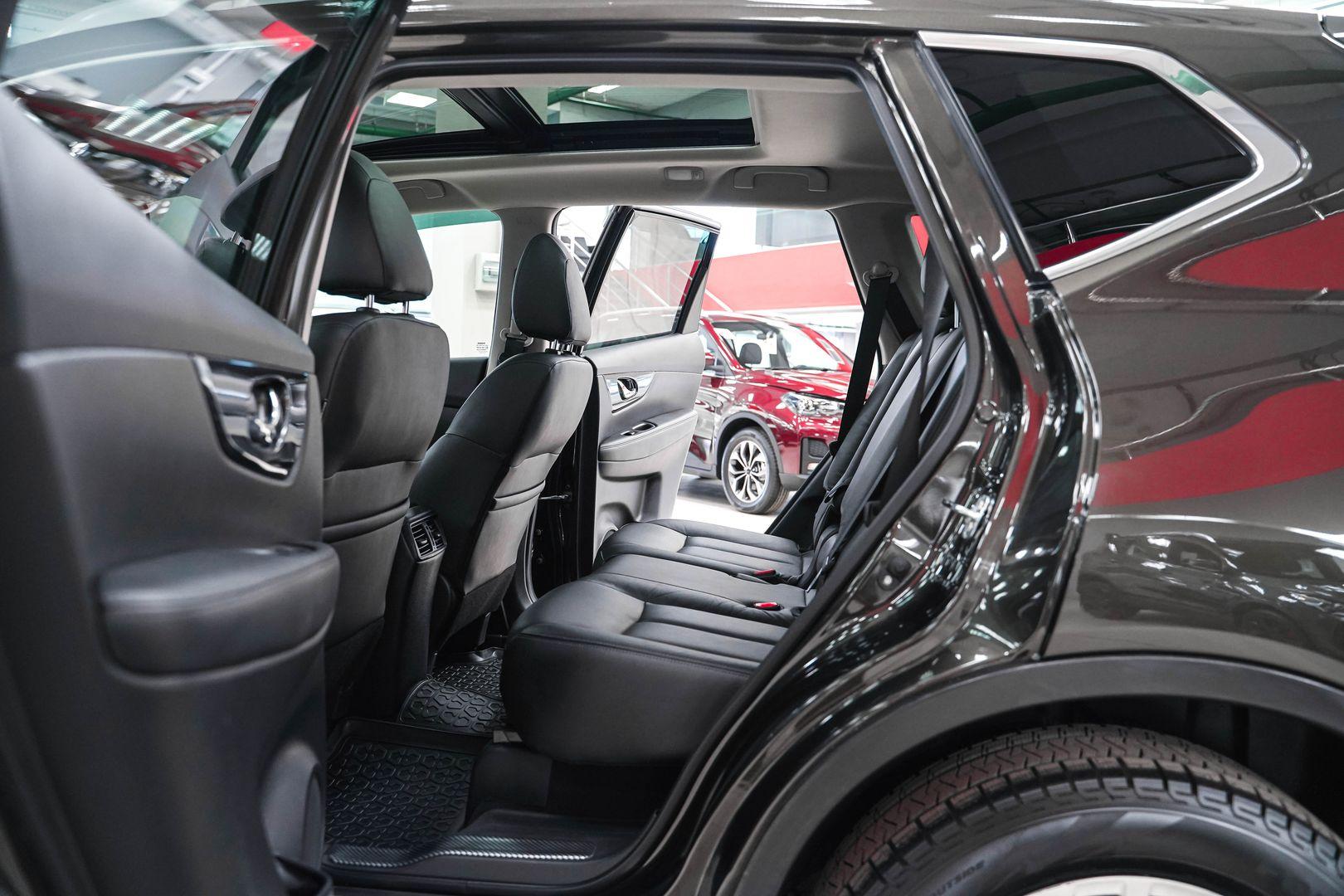 Nissan X-Trail 2016, зеленый, ДЦ Орехово