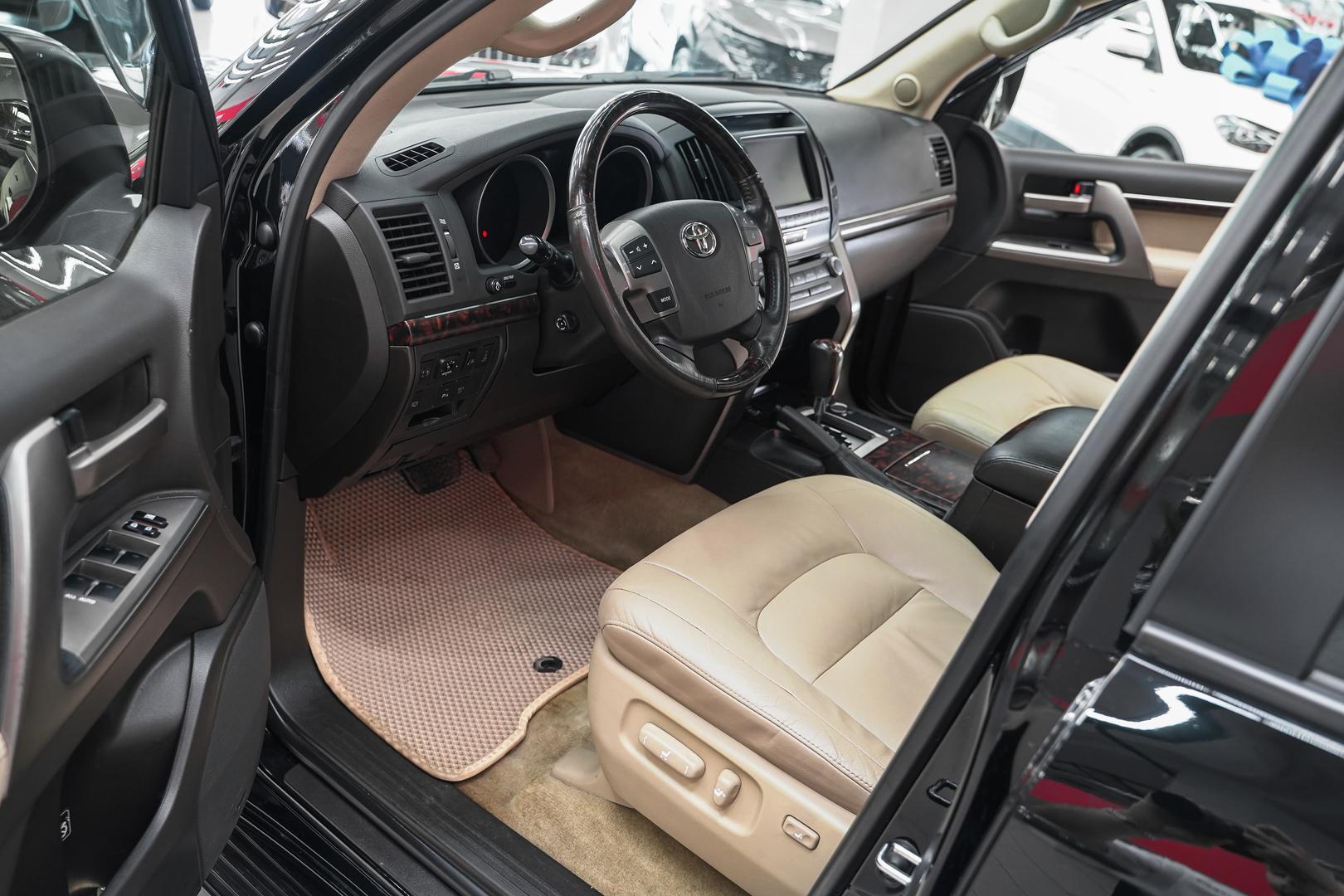Toyota Land Cruiser 2011, черный, ДЦ Орехово