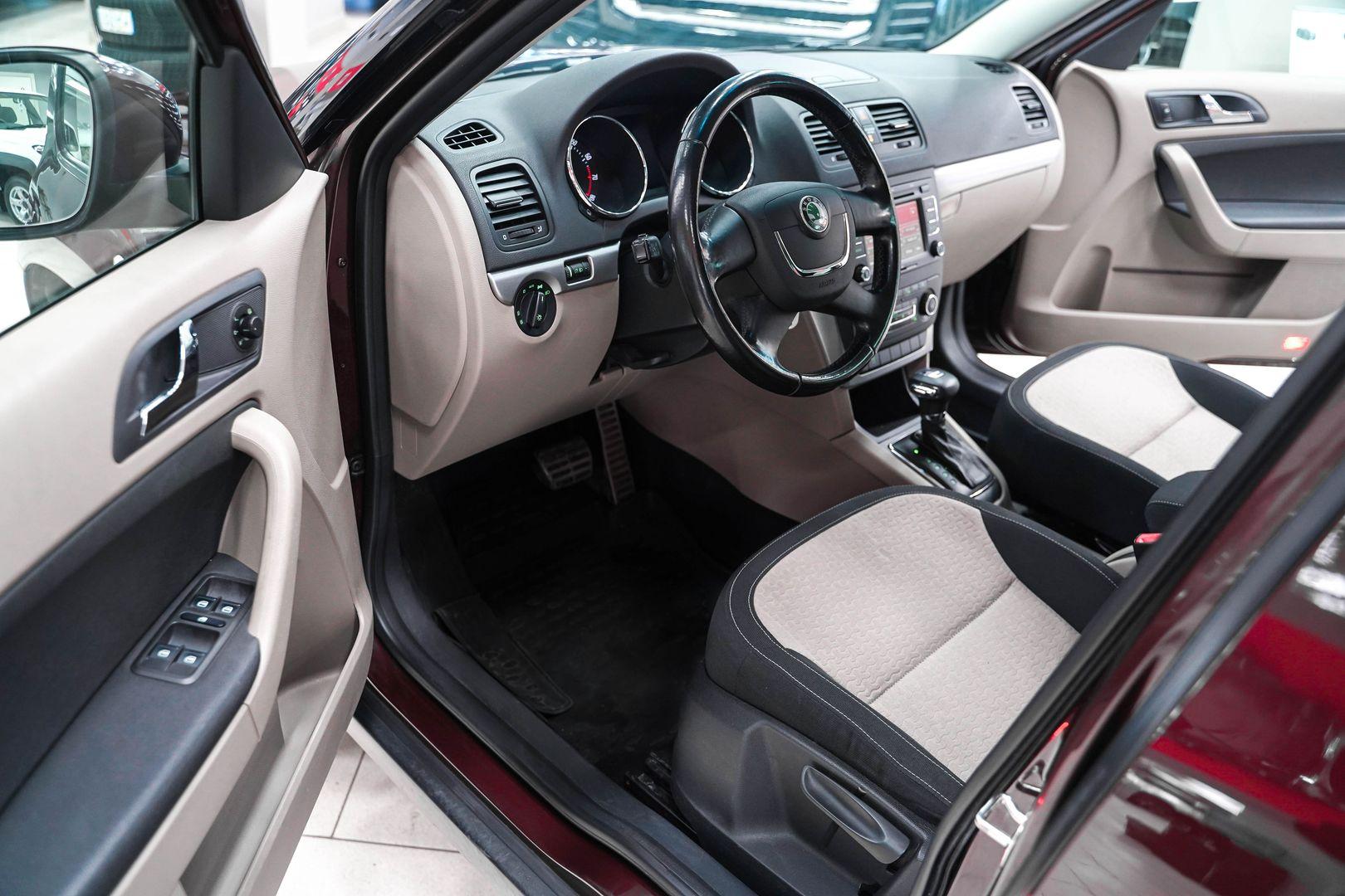 Skoda Yeti 2011, пурпурный, ДЦ Орехово