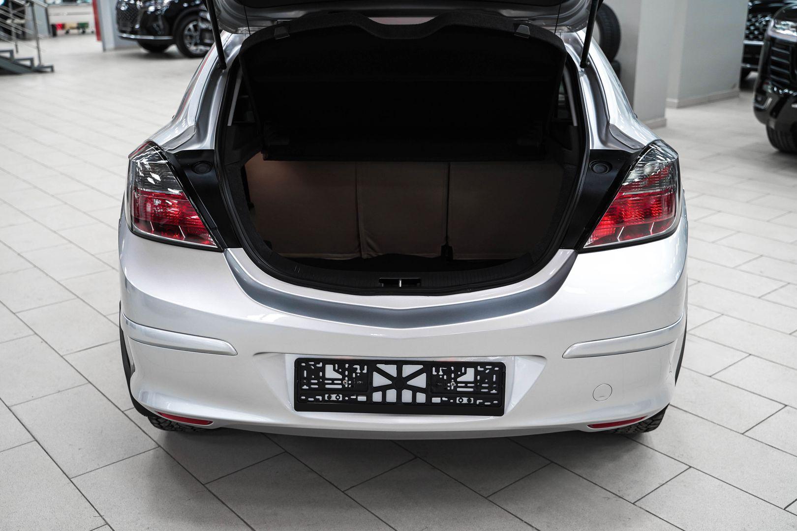 Opel Astra 2008, серебряный, ДЦ Орехово