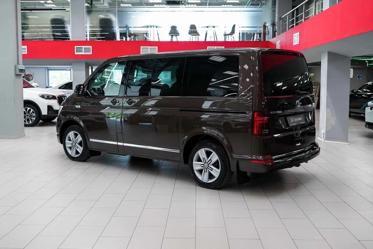 Volkswagen Multivan 2017, коричневый, ДЦ Орехово