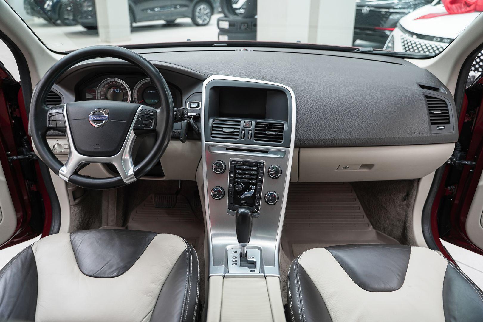 Volvo XC60 2011, красный, ДЦ Орехово