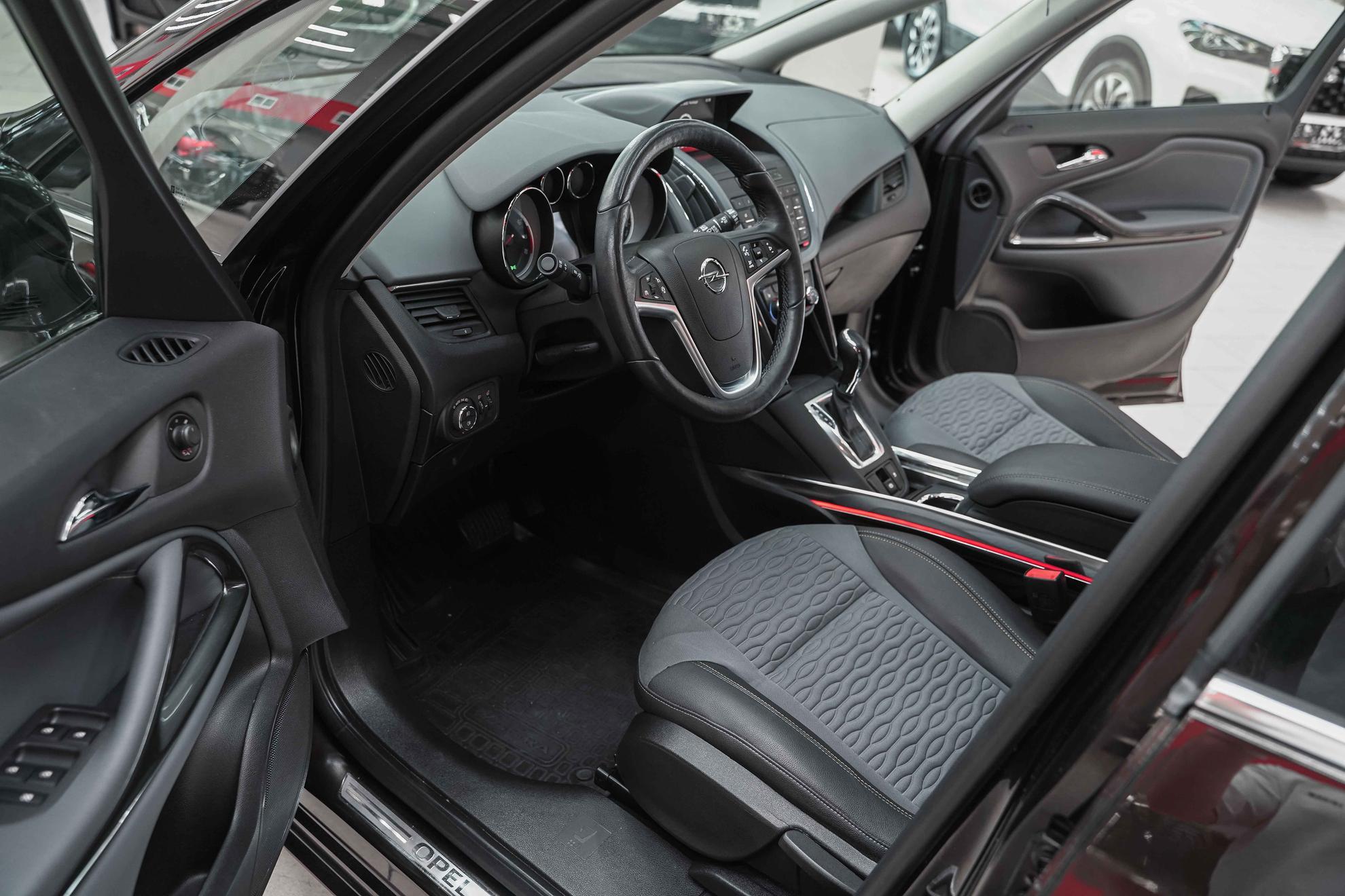 Opel Zafira 2014, коричневый, ДЦ Орехово