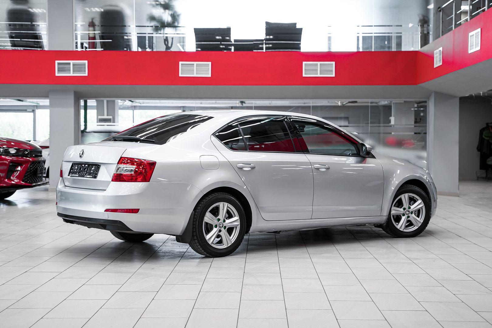 Skoda Octavia 2013, серебряный, ДЦ Орехово