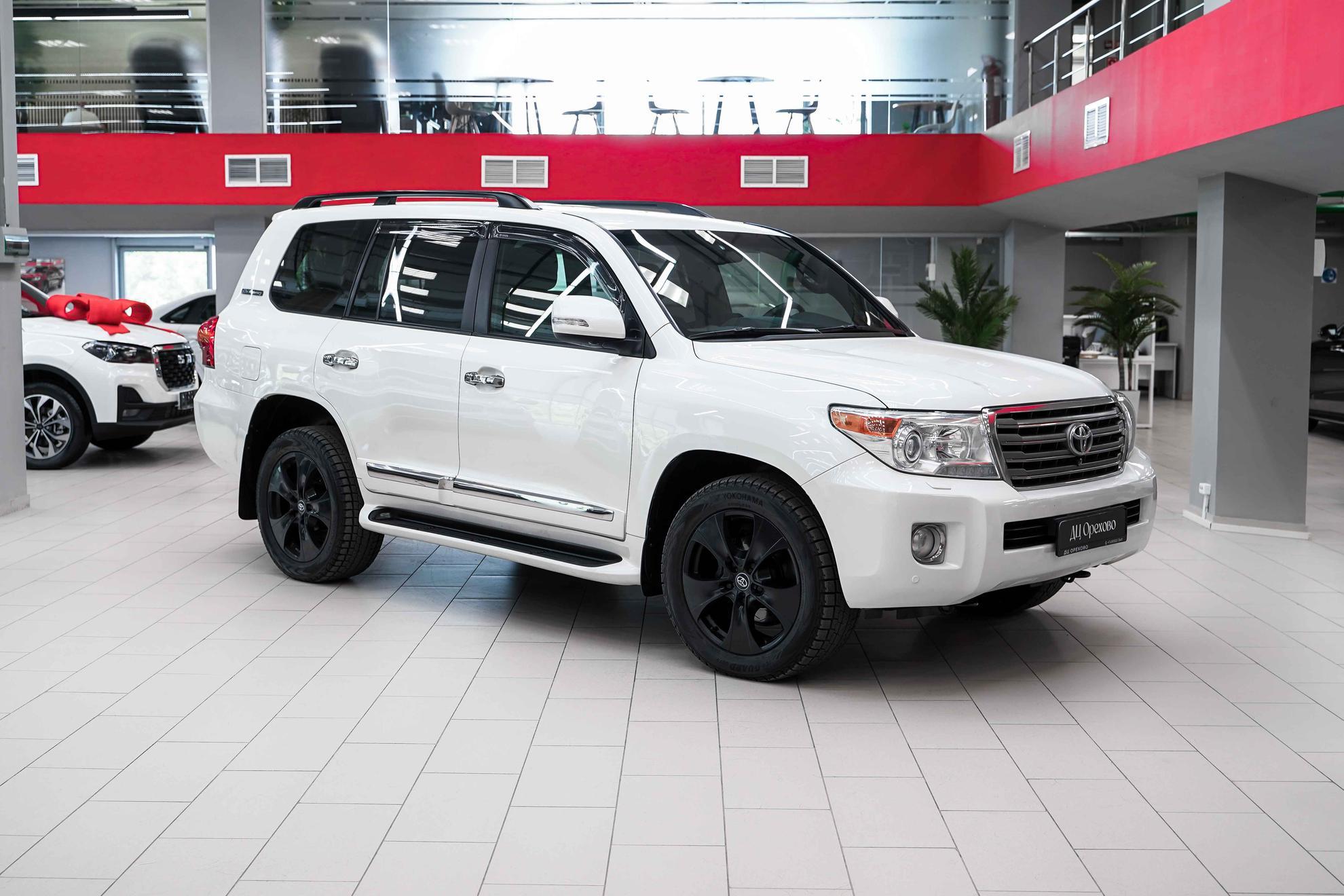 Toyota Land Cruiser 2014, белый, ДЦ Орехово