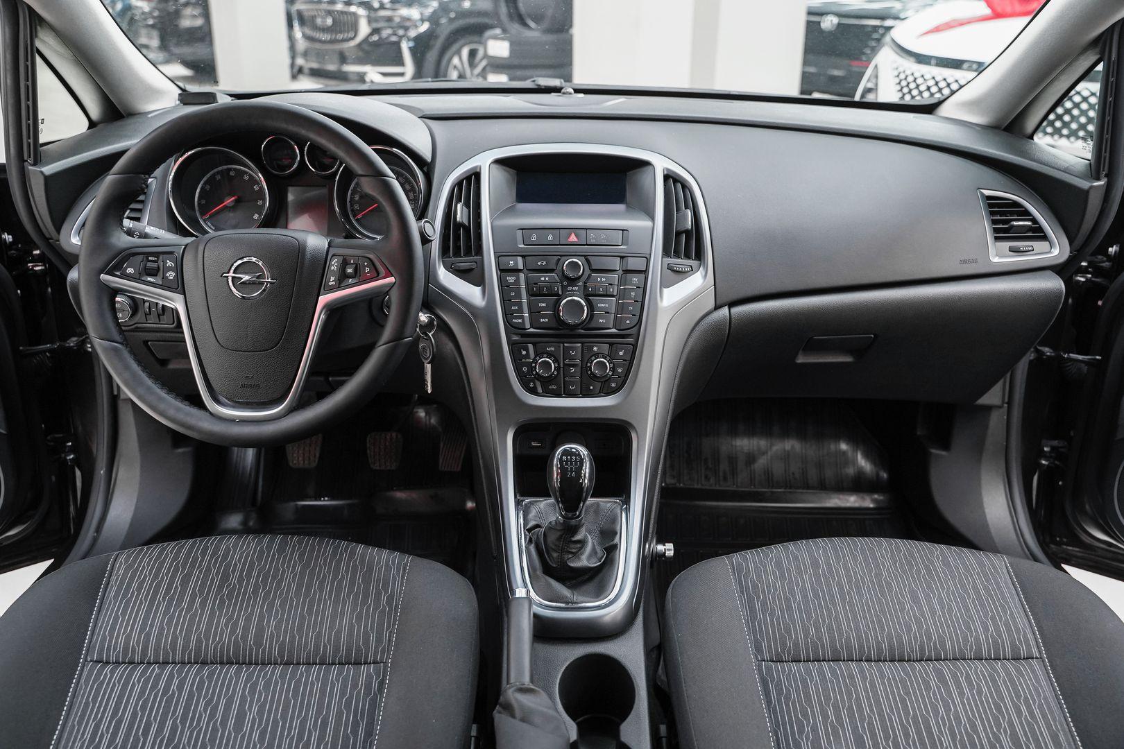 Opel Astra 2013, коричневый, ДЦ Орехово