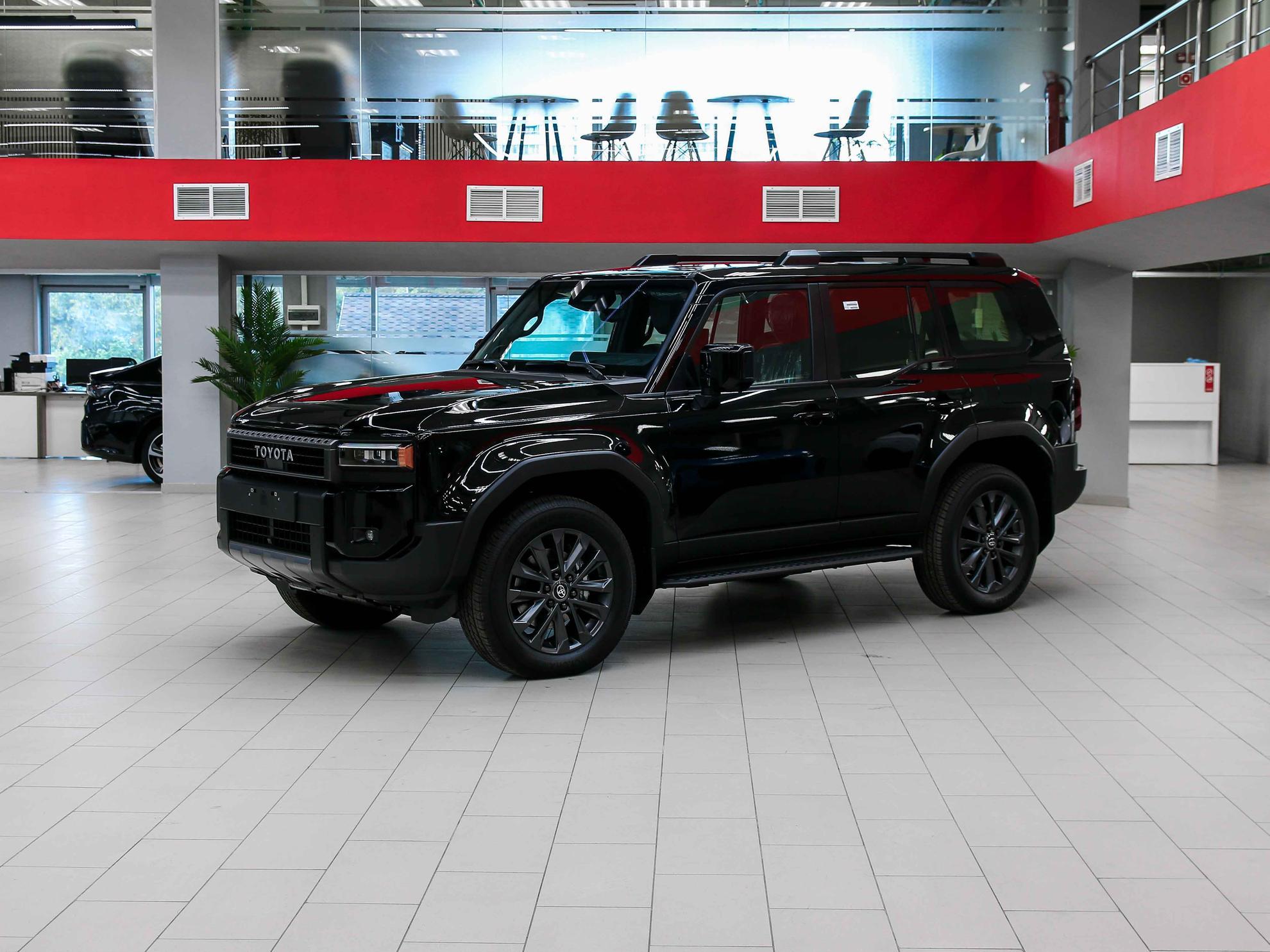 Toyota Land Cruiser Prado 2026, черный, ДЦ Орехово