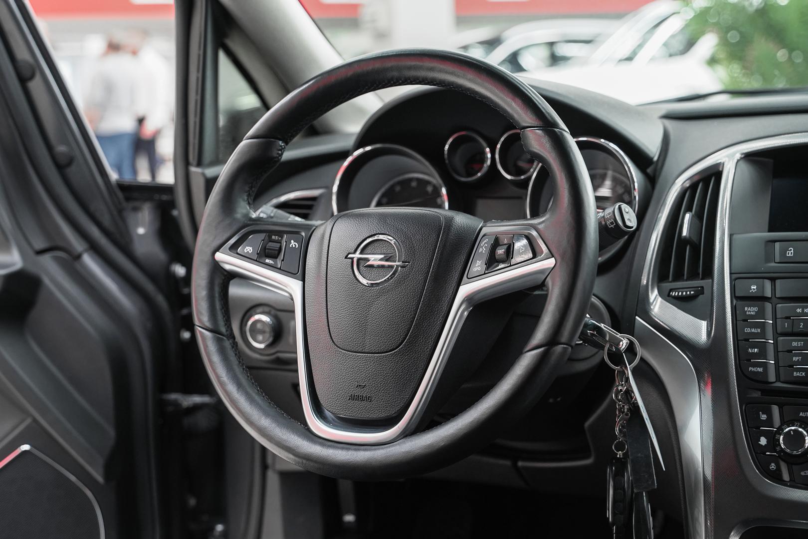 Opel Astra 2012, серый, ДЦ Орехово