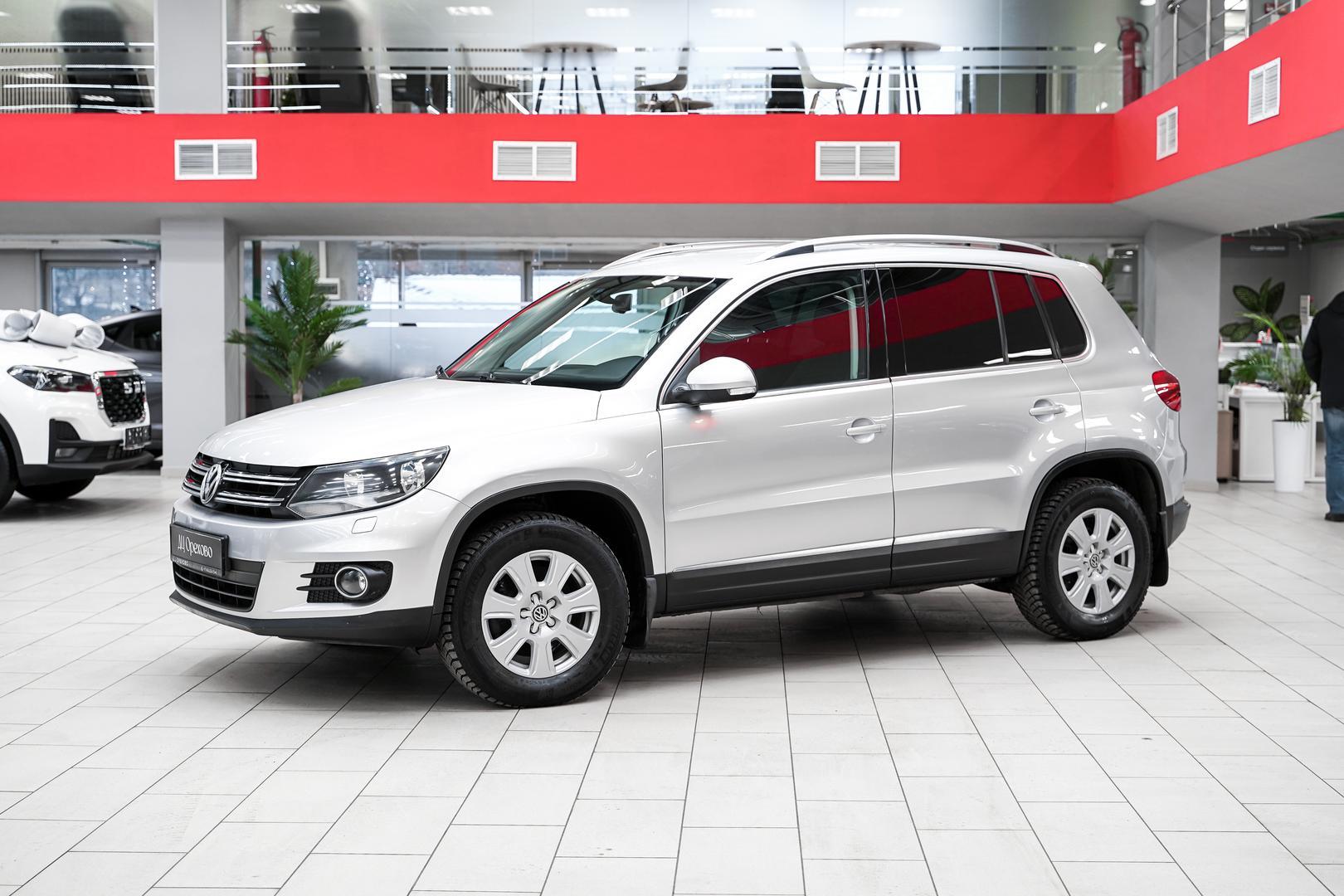 Volkswagen Tiguan 2012, серебряный, ДЦ Орехово