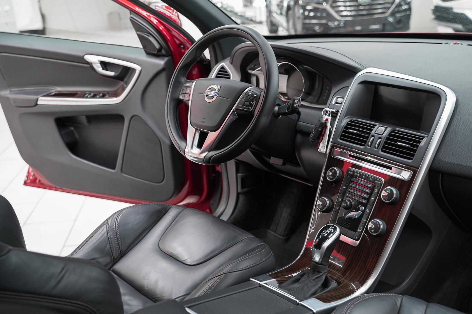 Volvo XC60 2013, красный, ДЦ Орехово