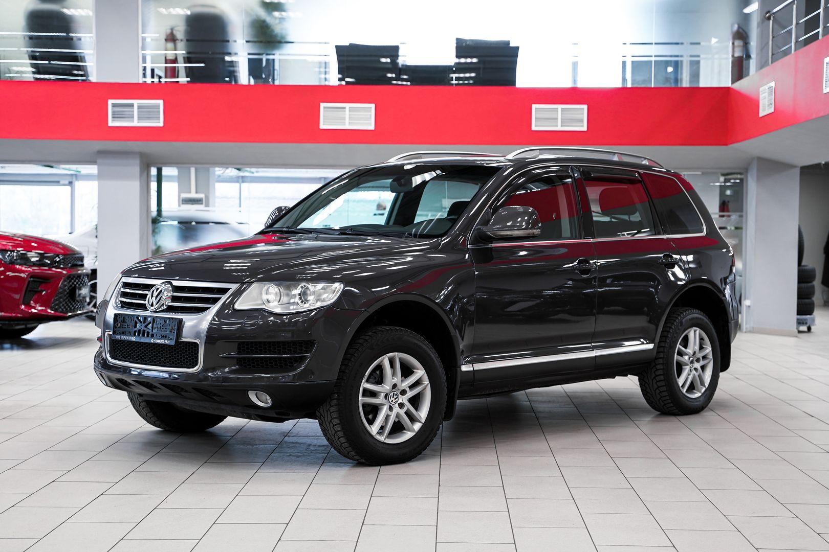 Volkswagen Touareg 2010, серый, ДЦ Орехово