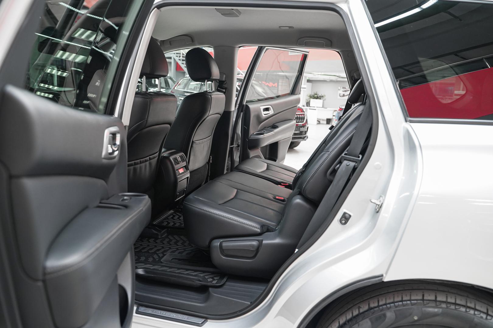 Nissan Pathfinder 2014, серебряный, ДЦ Орехово