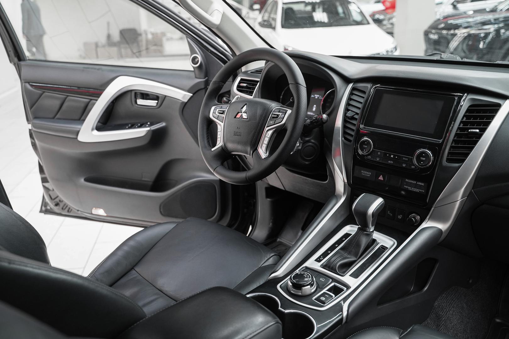 Mitsubishi Pajero Sport 2018, черный, ДЦ Орехово