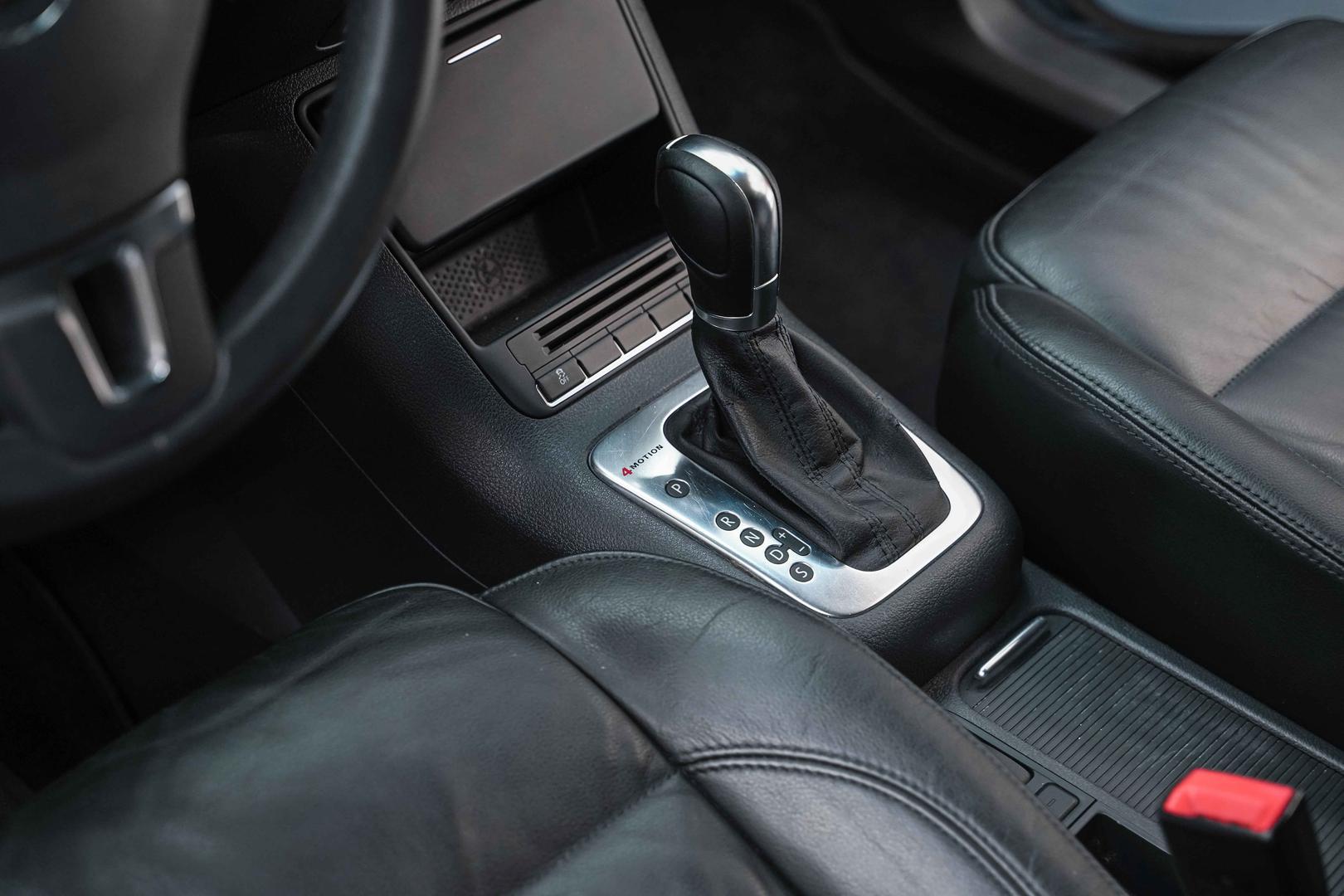 Volkswagen Tiguan 2011, синий, ДЦ Орехово