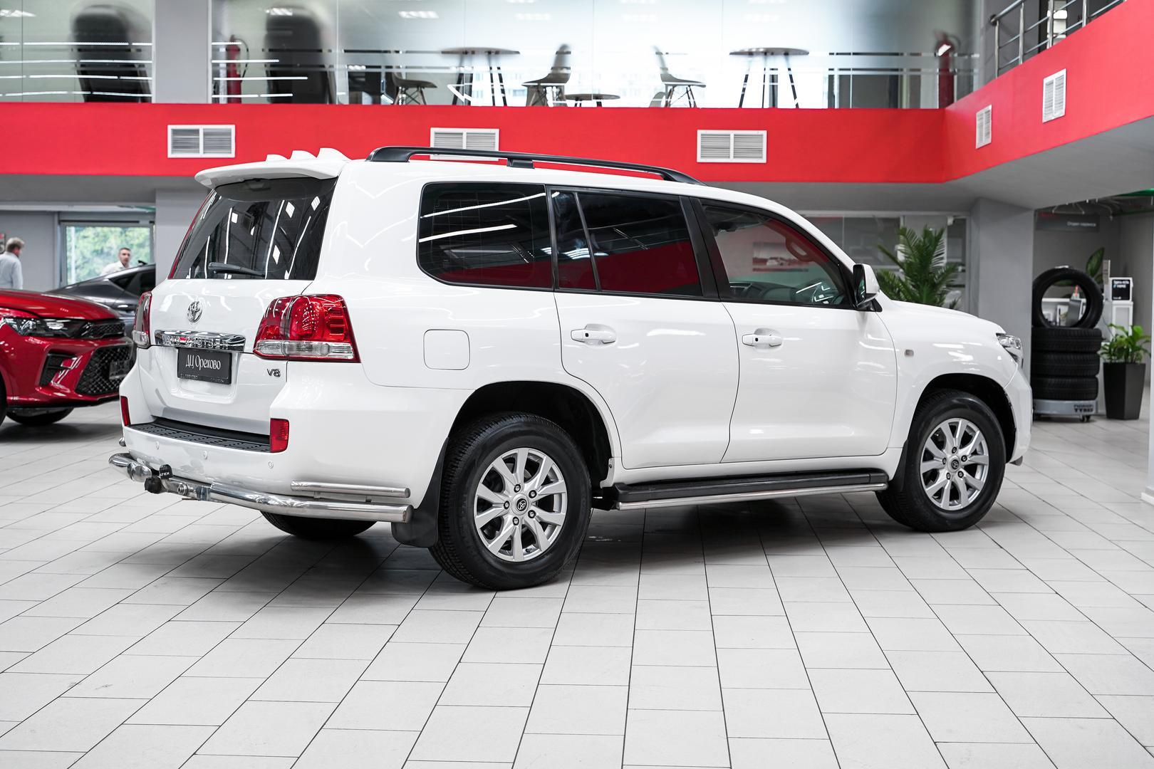 Toyota Land Cruiser 2011, белый, ДЦ Орехово