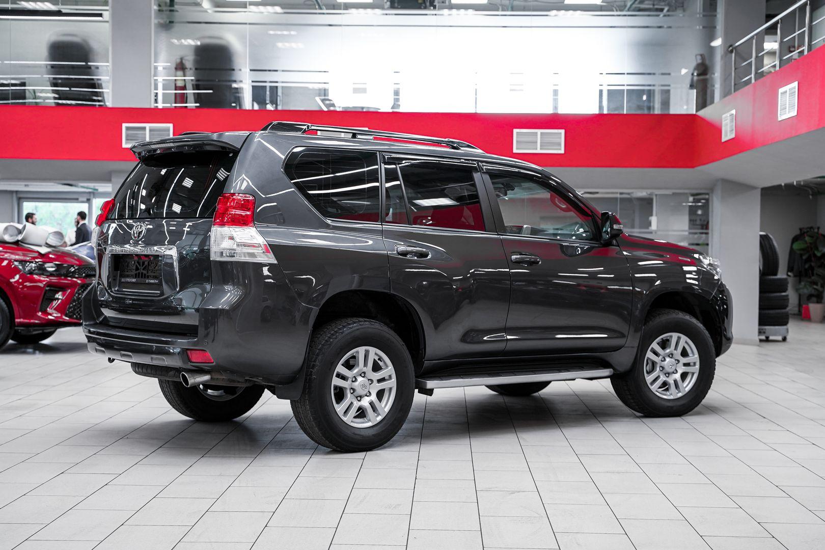 Toyota Land Cruiser Prado 2011, серый, ДЦ Орехово
