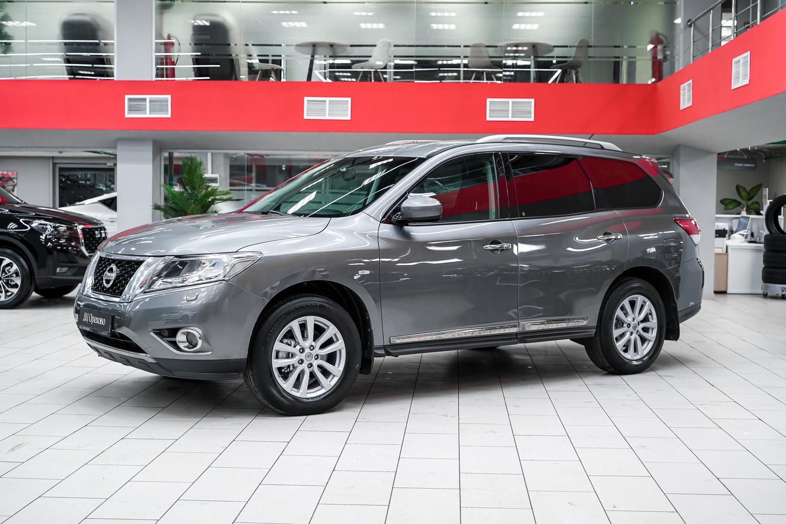 Nissan Pathfinder 2016, серый, ДЦ Орехово
