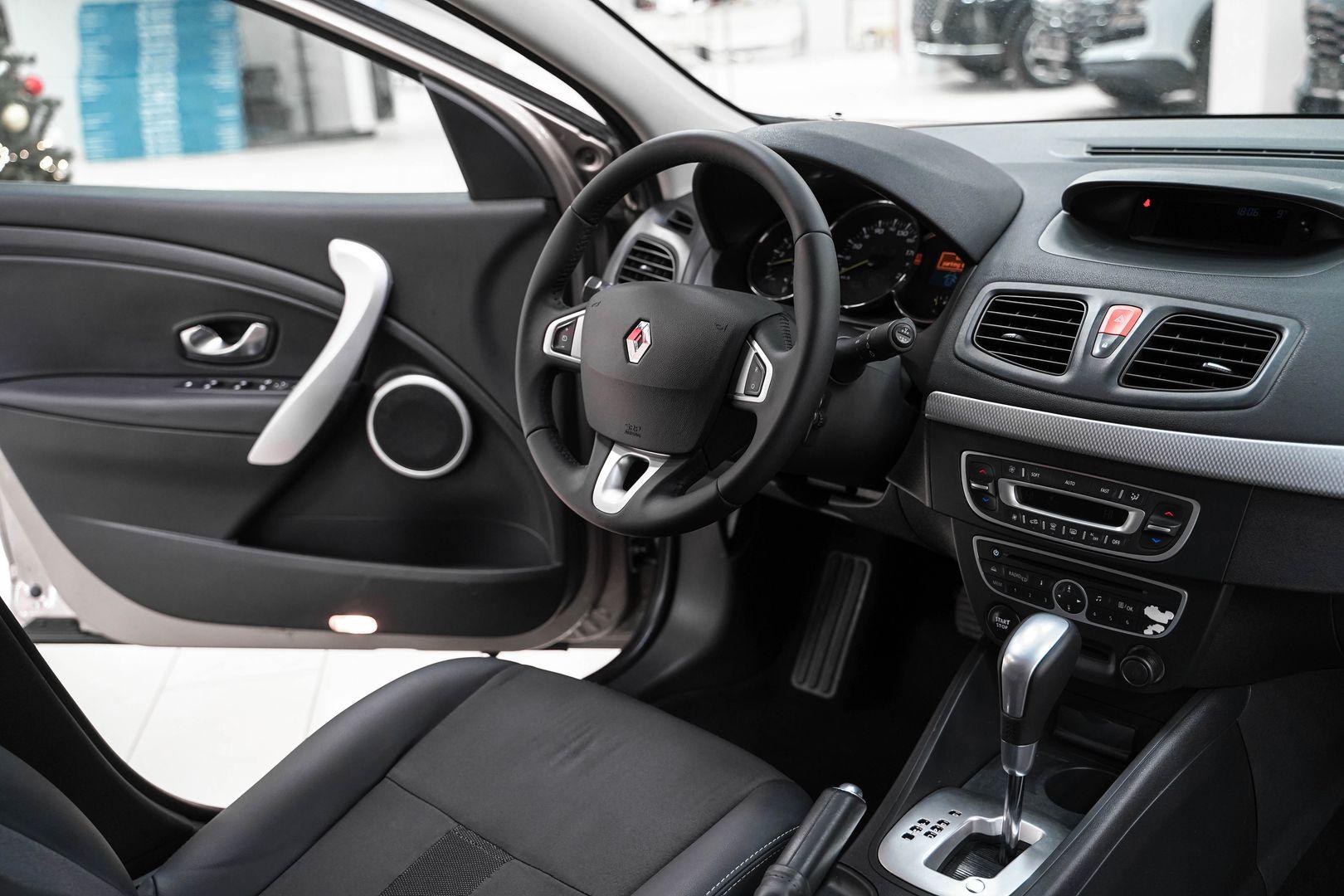 Renault Fluence 2011, бежевый, ДЦ Орехово