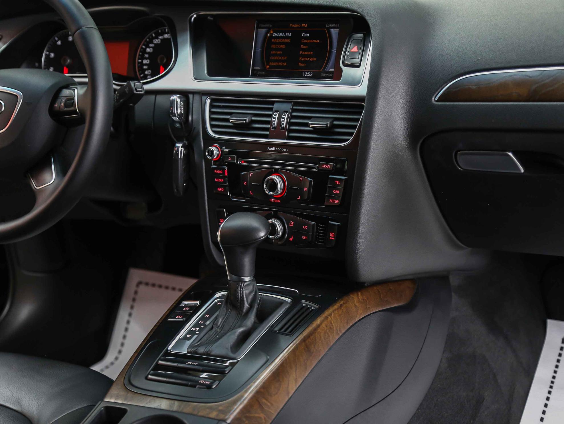 Audi A4 2015, синий, ДЦ Орехово