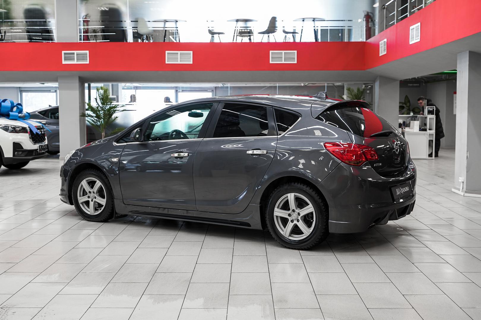 Opel Astra 2011, серый, ДЦ Орехово