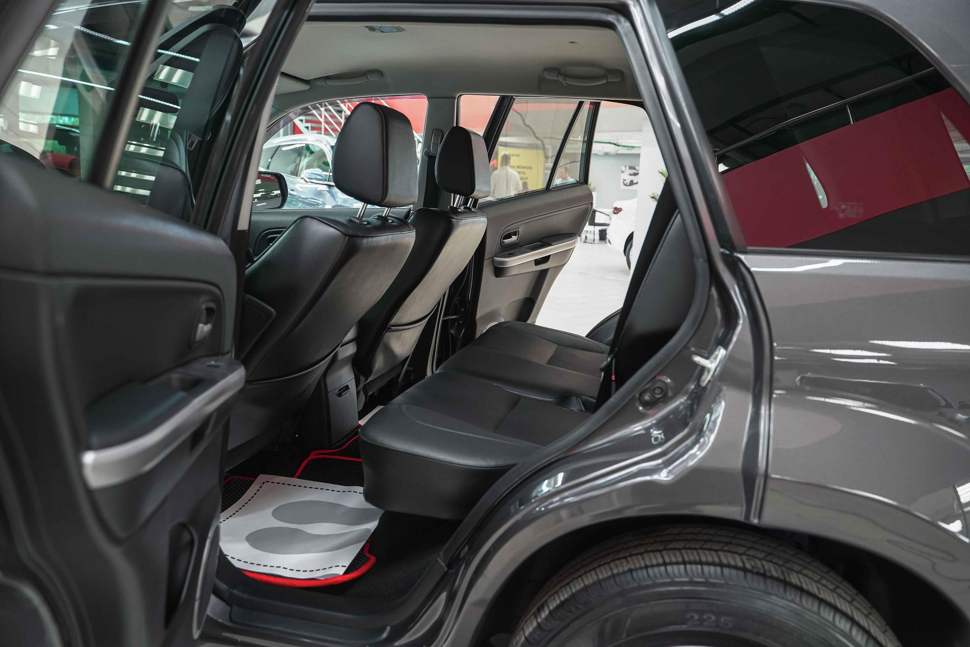 Suzuki Grand Vitara 2013, серый, ДЦ Орехово