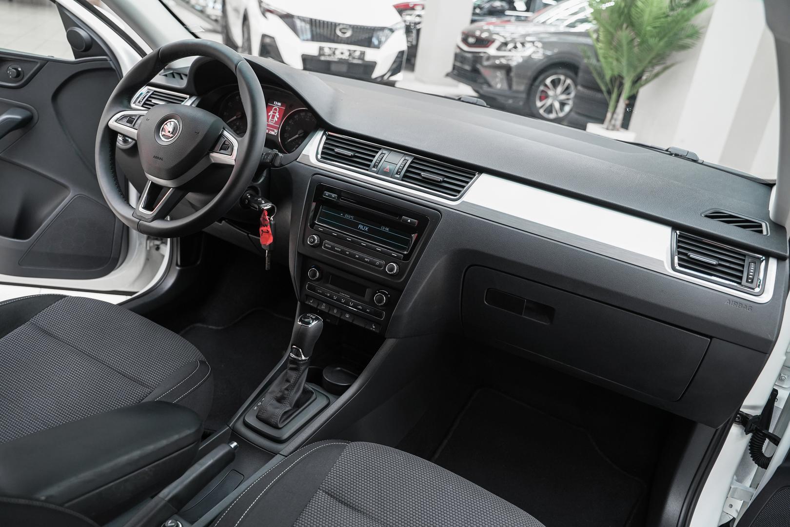 Skoda Rapid 2015, белый, ДЦ Орехово