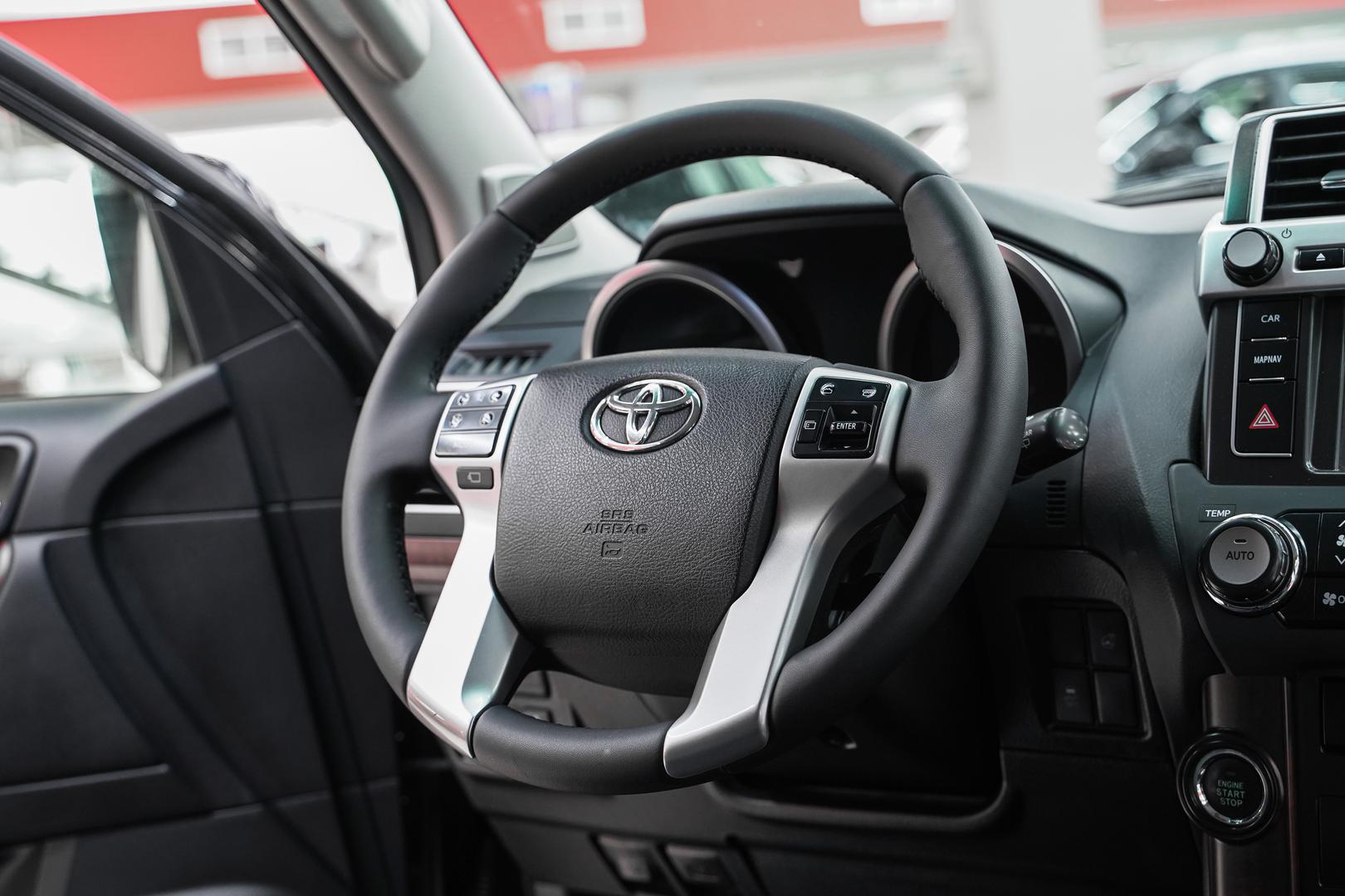 Toyota Land Cruiser Prado 2014, черный, ДЦ Орехово