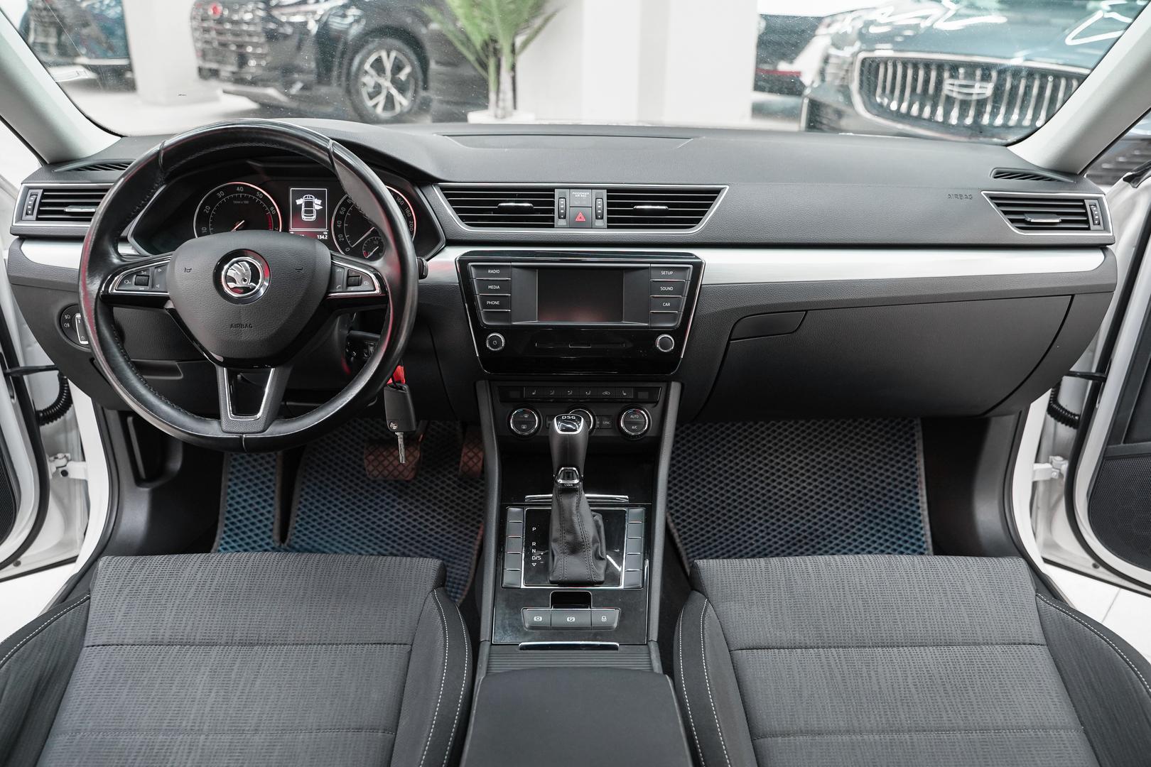 Skoda Superb 2016, белый, ДЦ Орехово
