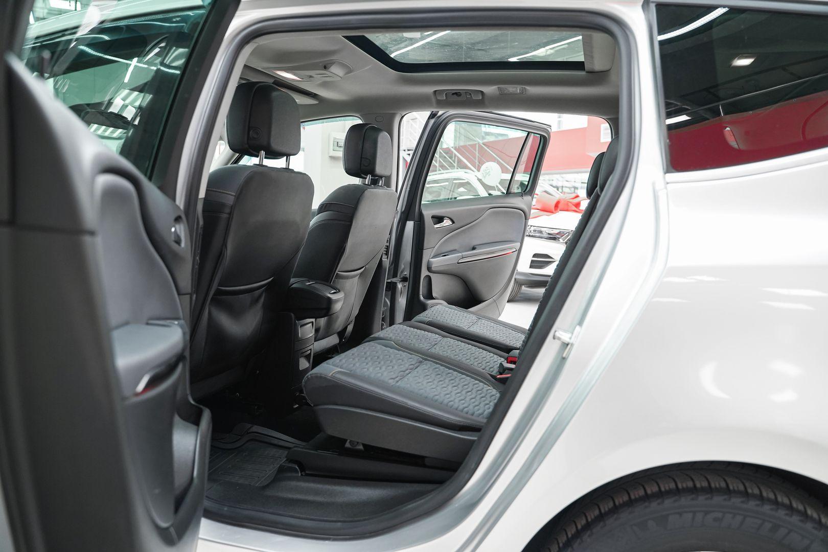 Opel Zafira 2013, серебряный, ДЦ Орехово