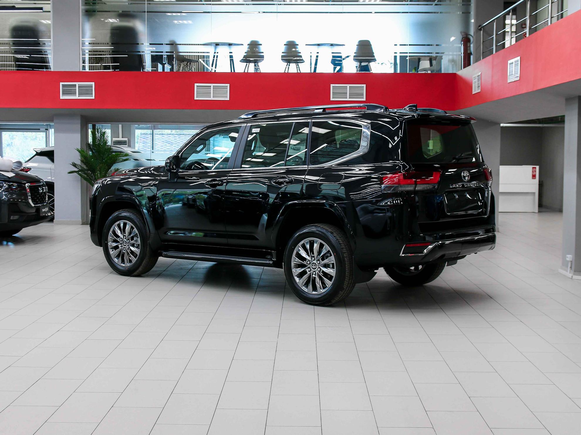 Toyota Land Cruiser 2026, черный, ДЦ Орехово
