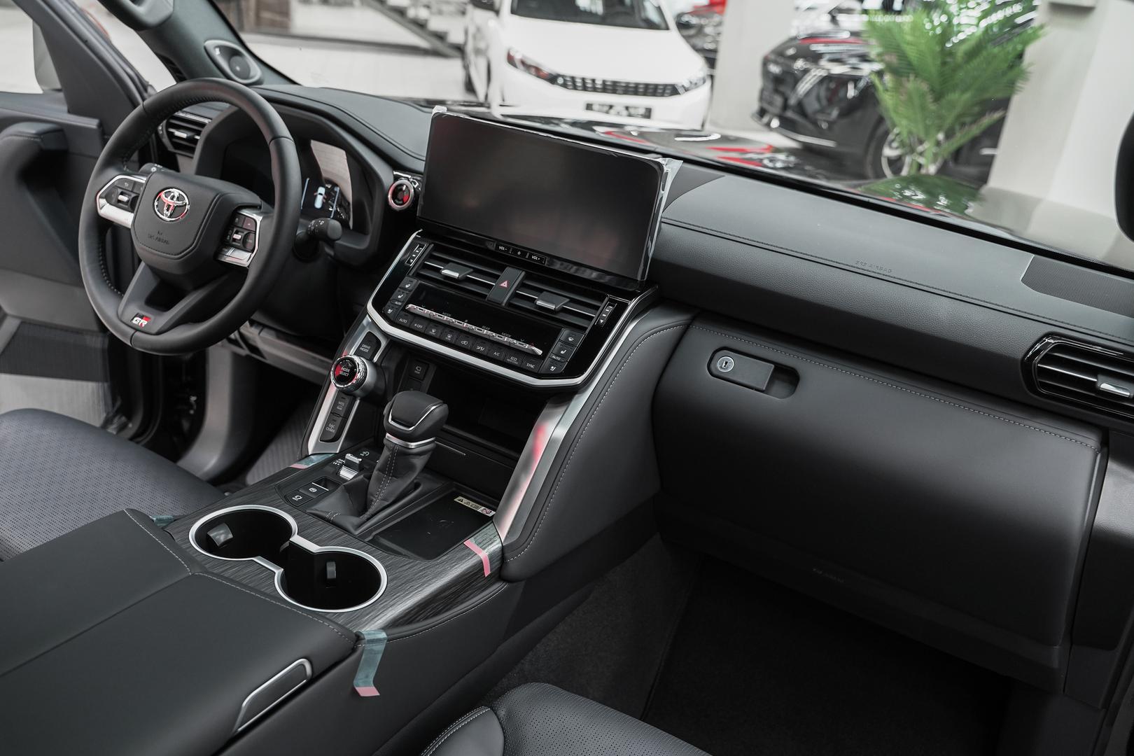Toyota Land Cruiser 2025, черный, ДЦ Орехово