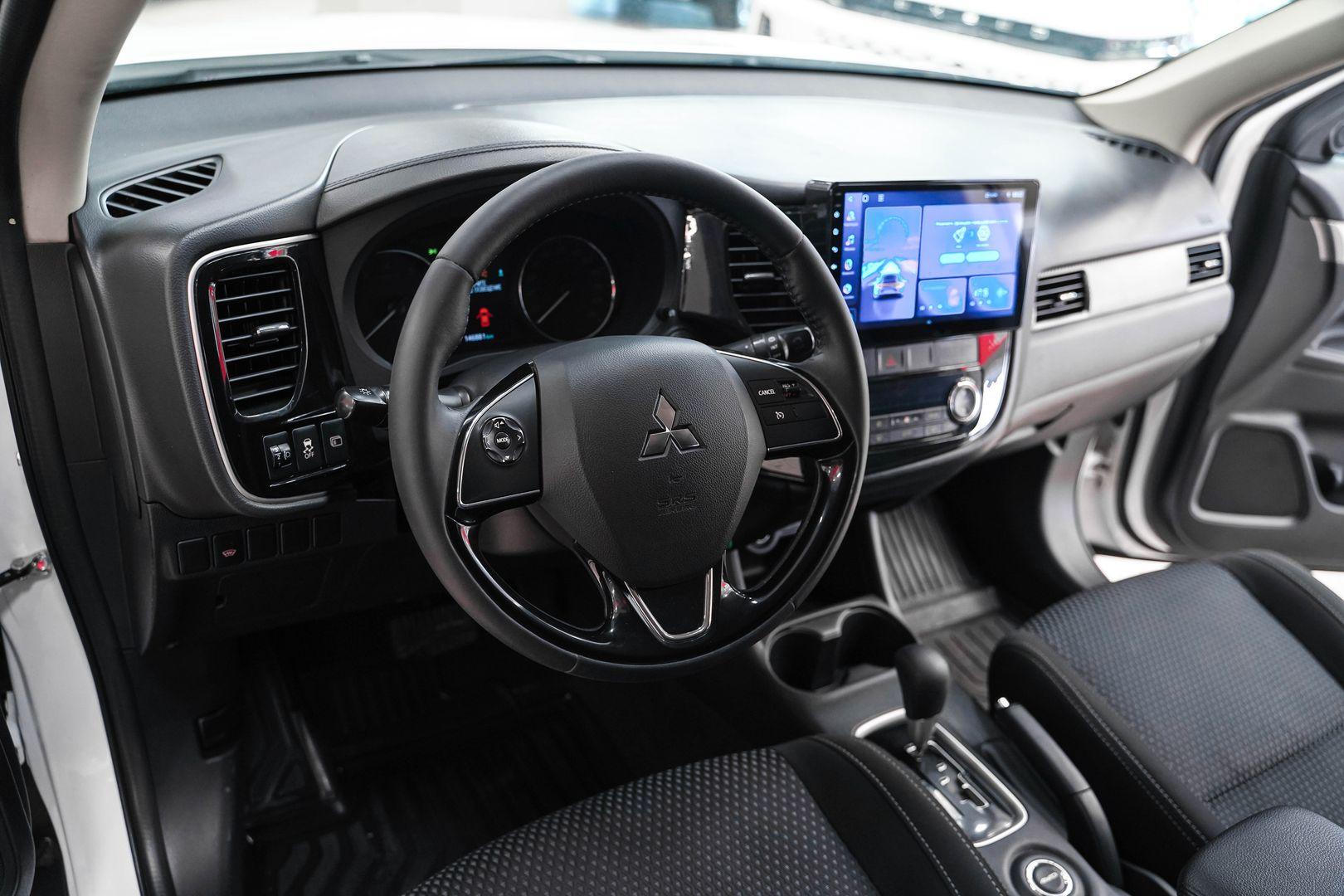Mitsubishi Outlander 2016, белый, ДЦ Орехово