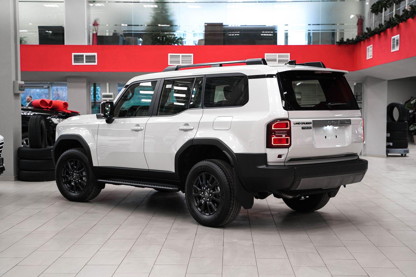 Toyota Land Cruiser Prado 2024, белый, ДЦ Орехово