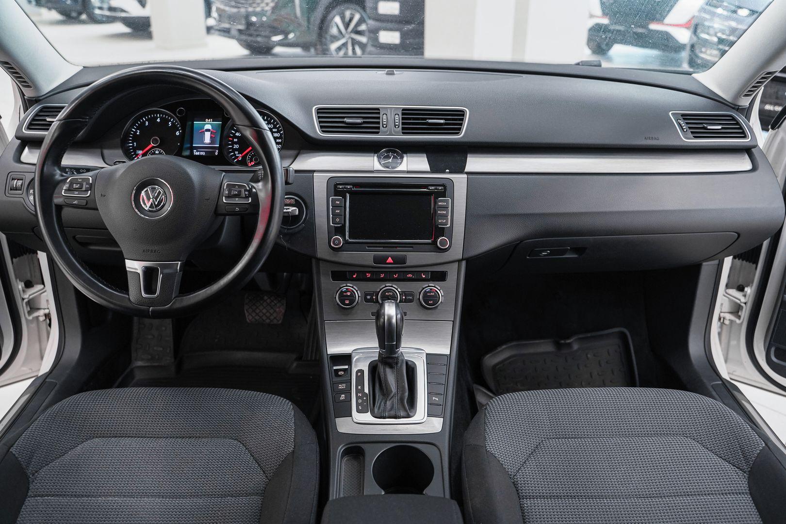 Volkswagen Passat 2013, белый, ДЦ Орехово