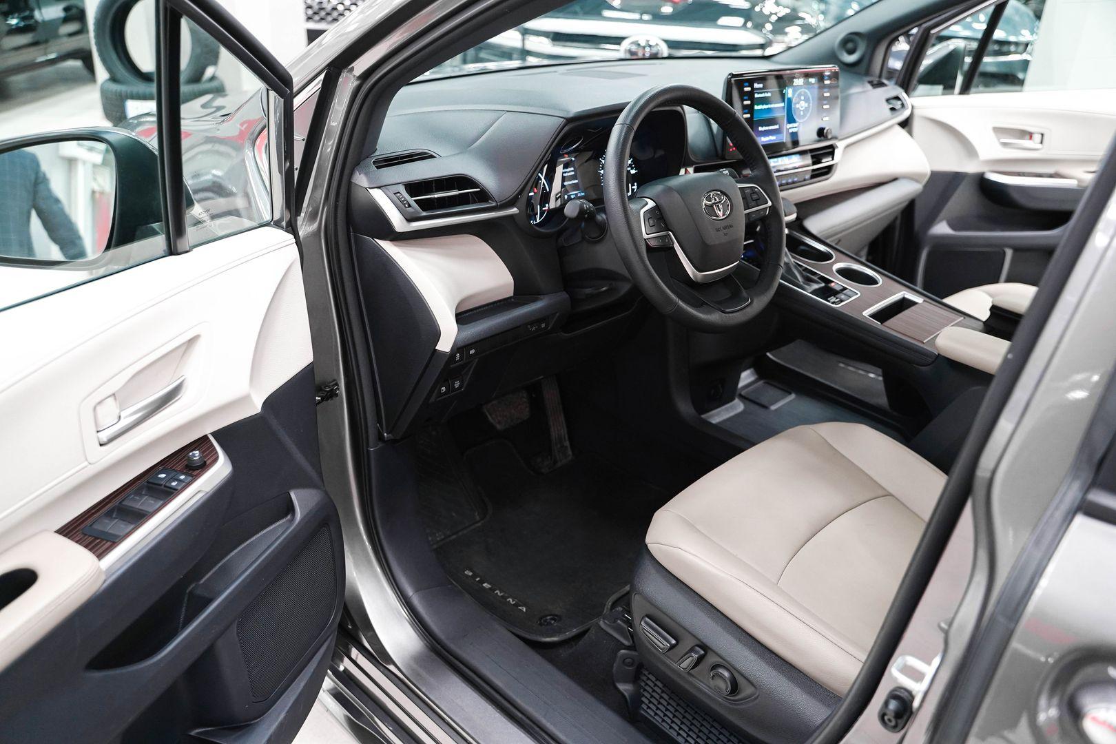 Toyota Sienna 2021, серый, ДЦ Орехово
