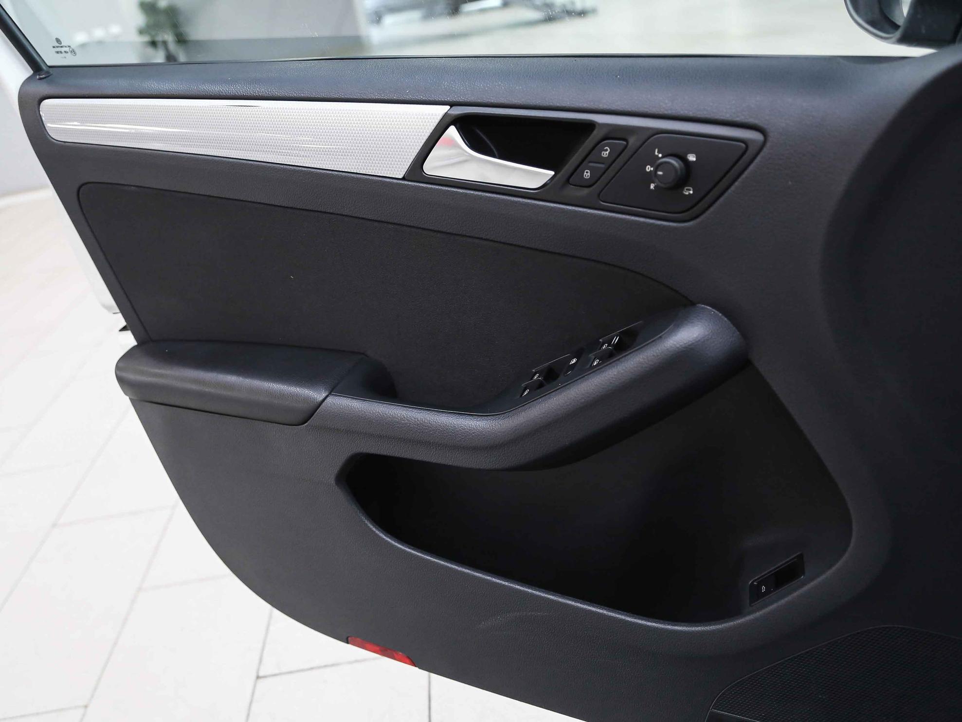 Volkswagen Jetta 2013, белый, ДЦ Орехово
