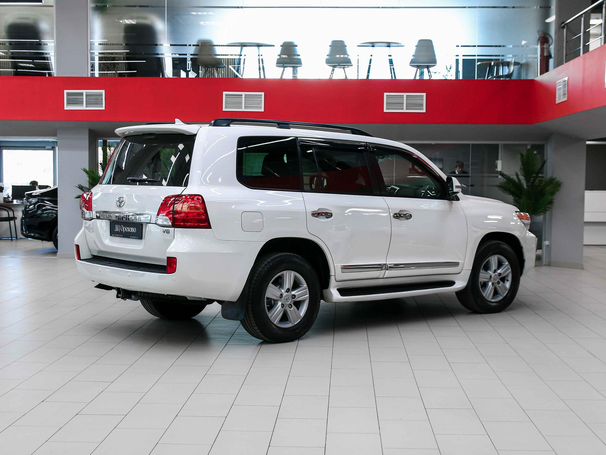 Toyota Land Cruiser 2013, белый, ДЦ Орехово