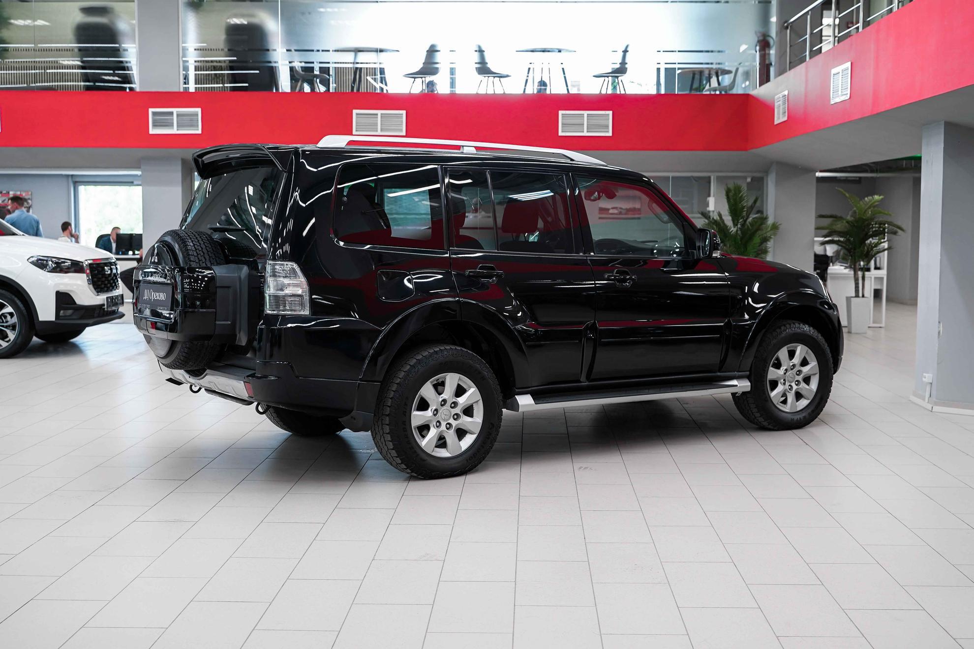 Mitsubishi Pajero 2010, черный, ДЦ Орехово