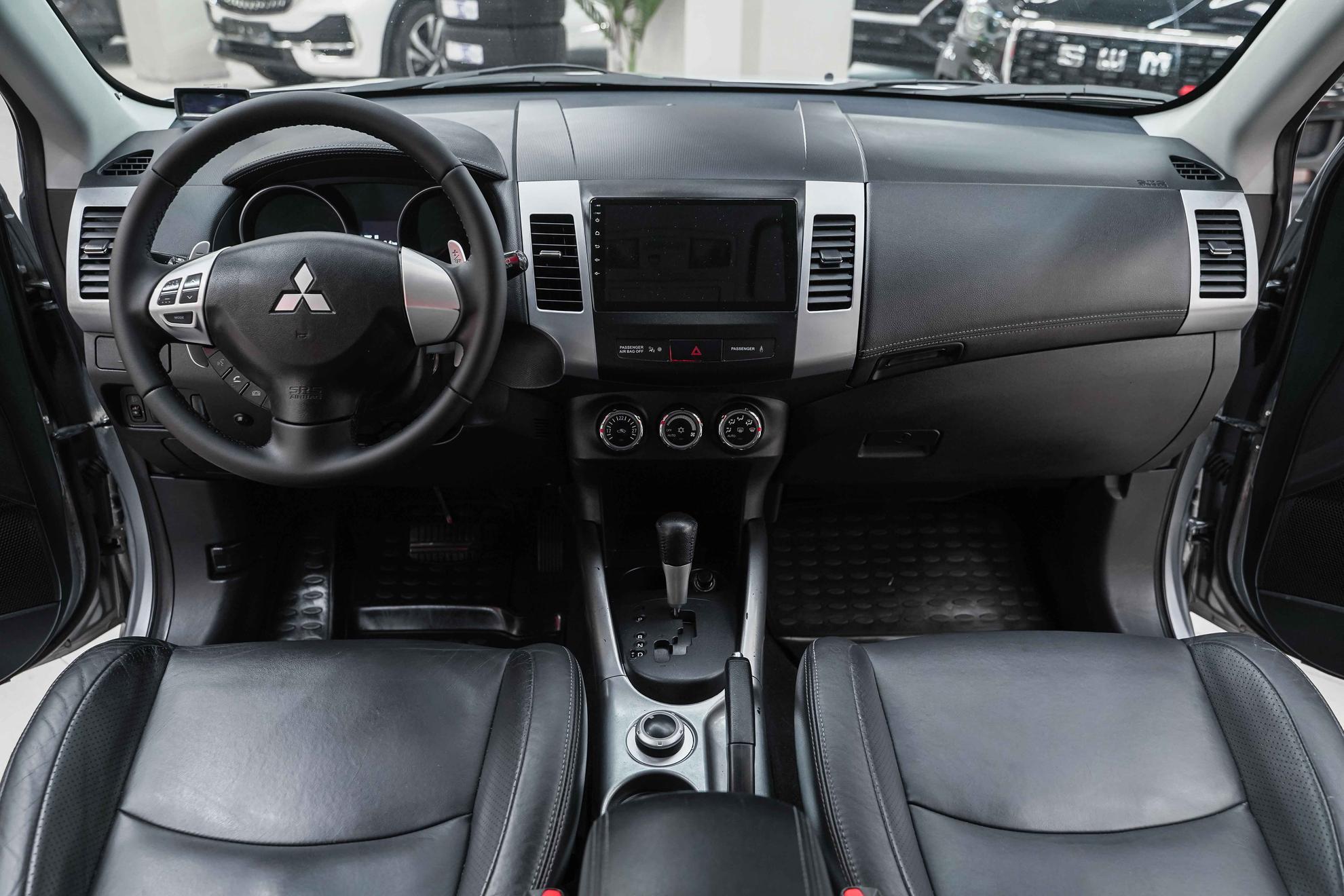 Mitsubishi Outlander 2010, серебряный, ДЦ Орехово