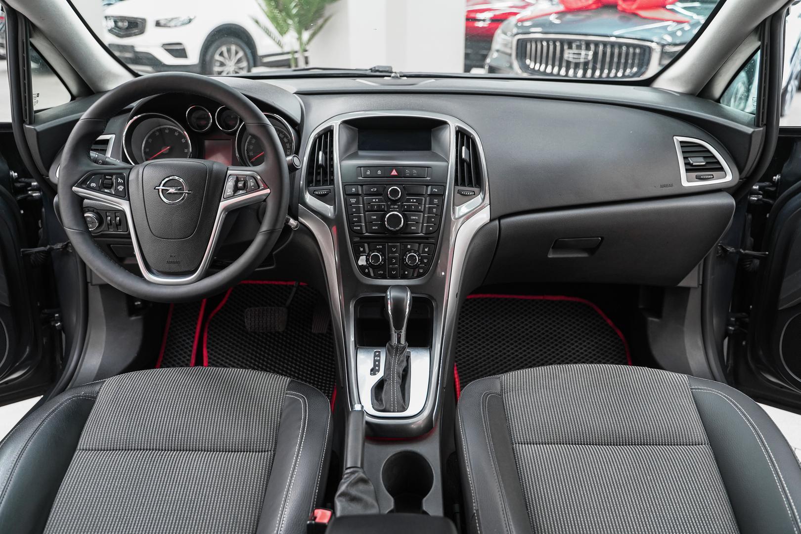Opel Astra 2012, серый, ДЦ Орехово