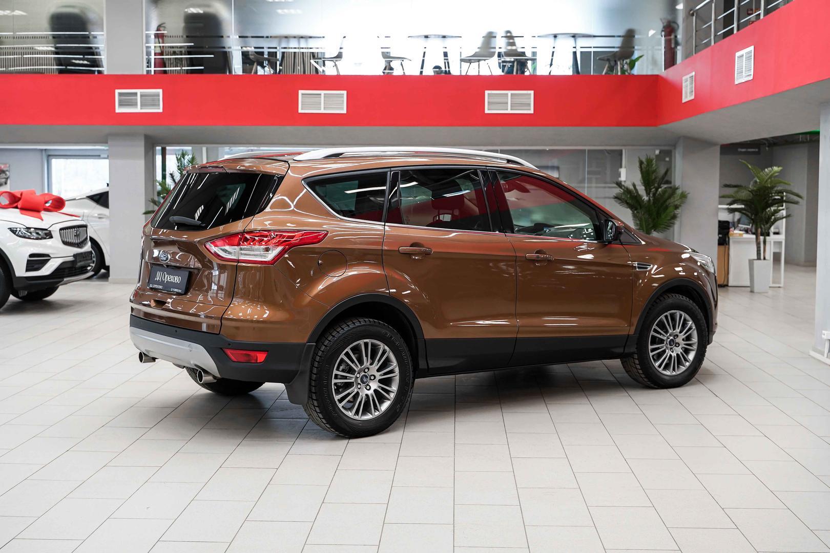 Ford Kuga 2013, золотой, ДЦ Орехово