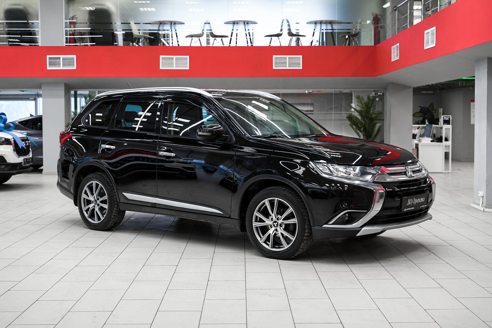 Mitsubishi Outlander 2015, черный, ДЦ Орехово