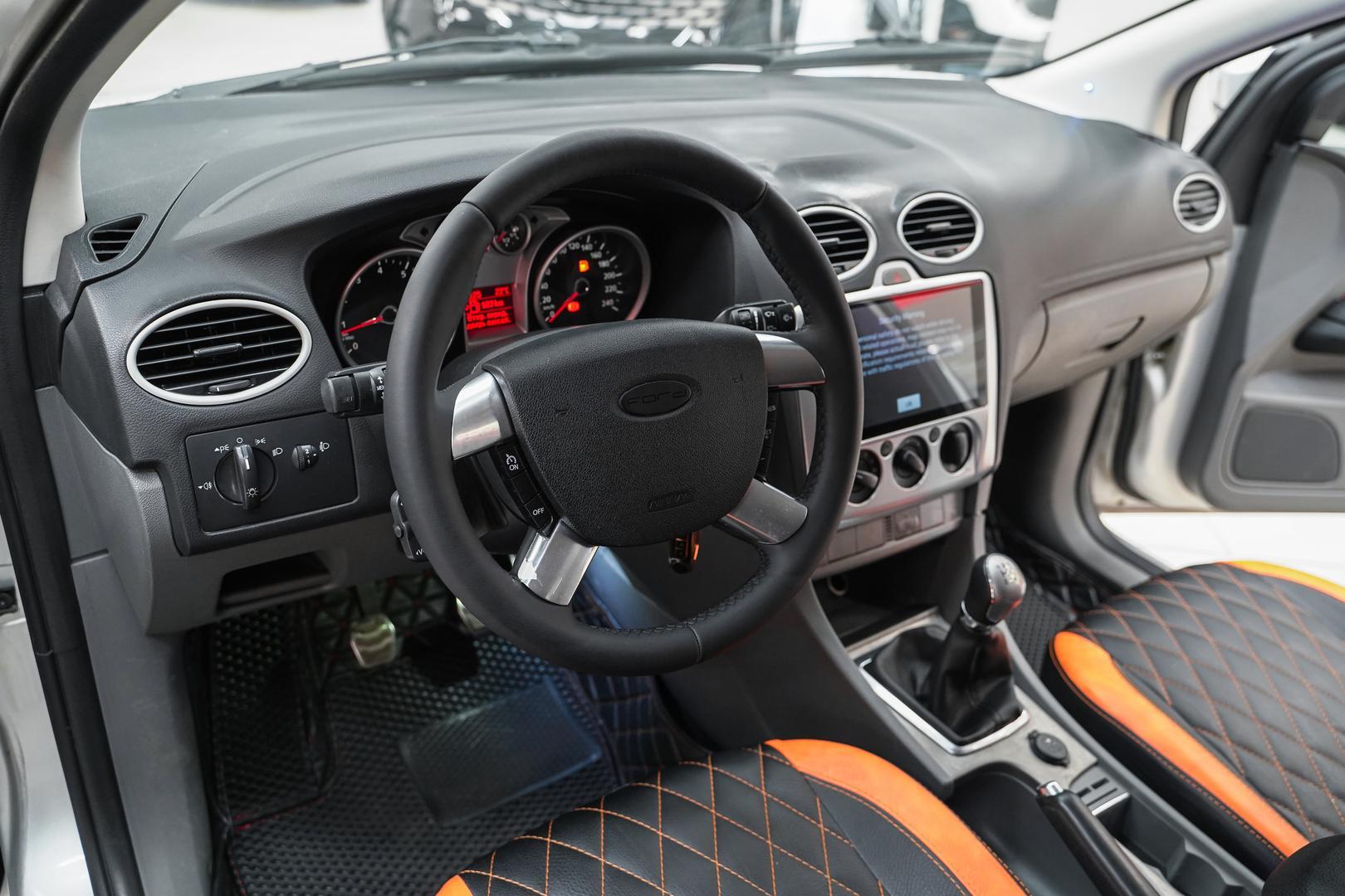 Ford Focus 2010, серебряный, ДЦ Орехово