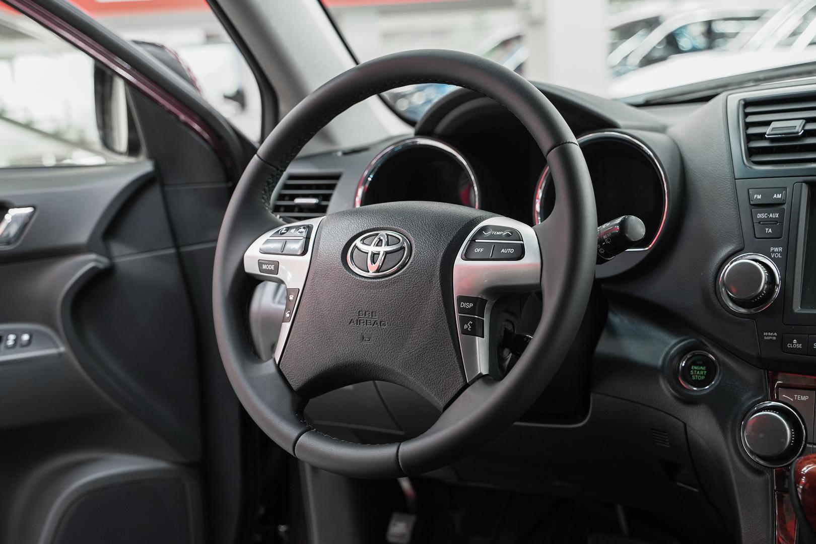 Toyota Highlander 2012, пурпурный, ДЦ Орехово
